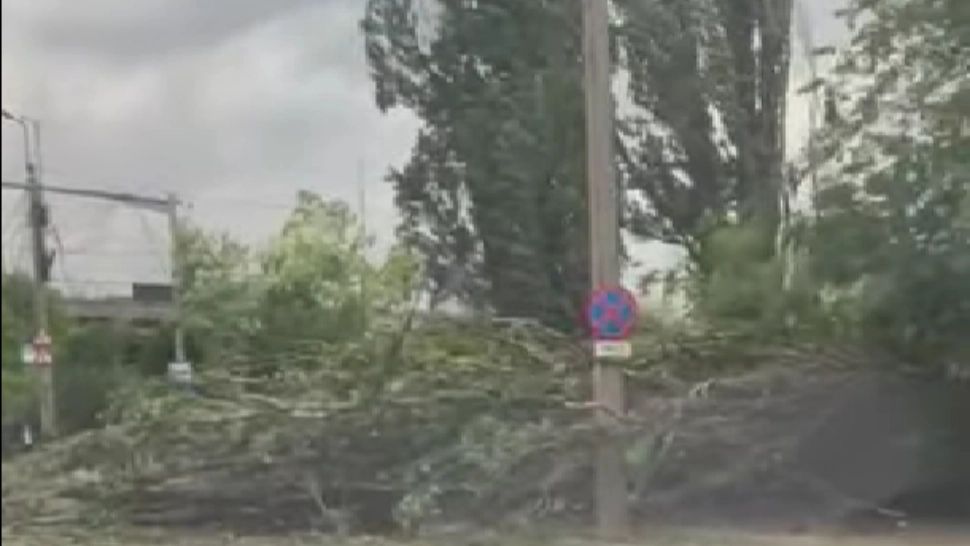 COD ROȘU în Oltenia. Alertă în DOLJ și Mehedinți, după ce furtunile au lovit județele Gorj, Olt și Vâlcea