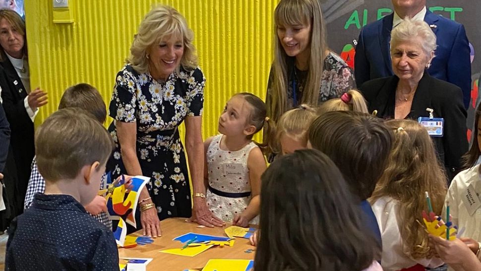 Jill Biden, impresionată de copiii ucraineni refugiați și de mamele lor: „Sunteți femei incredibile! Mulțumesc, România, pentru cum i-ați primit!”