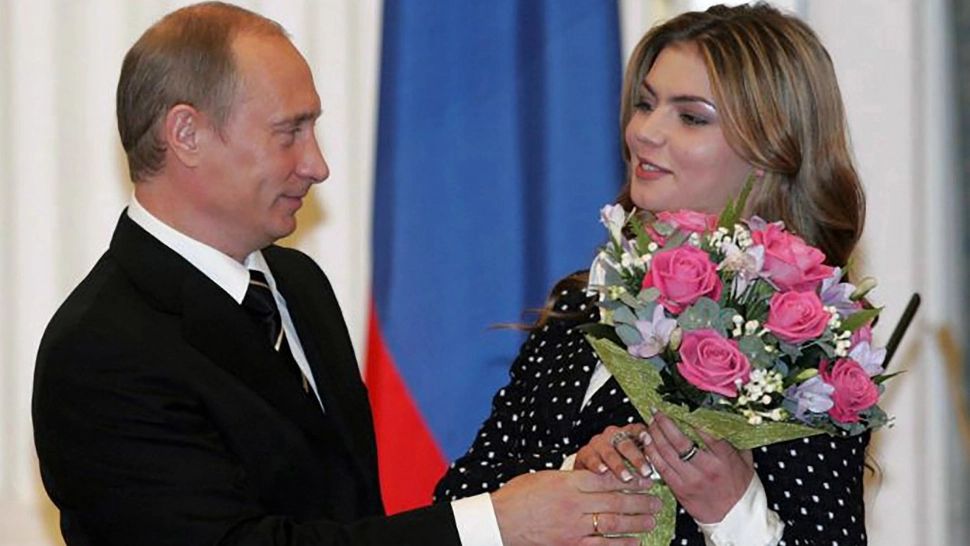 UE a propus sancțiuni împotriva Alinei Kabaeva. Washingtonul a amânat măsura de teama reacției lui Putin