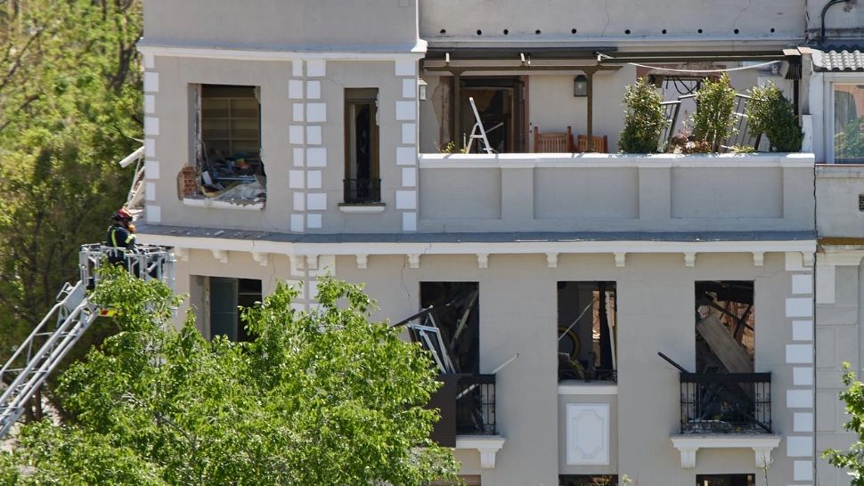 Explozie puternică într-un cartier de lux din Madrid: 17 răniţi şi doi muncitori daţi dispăruţi