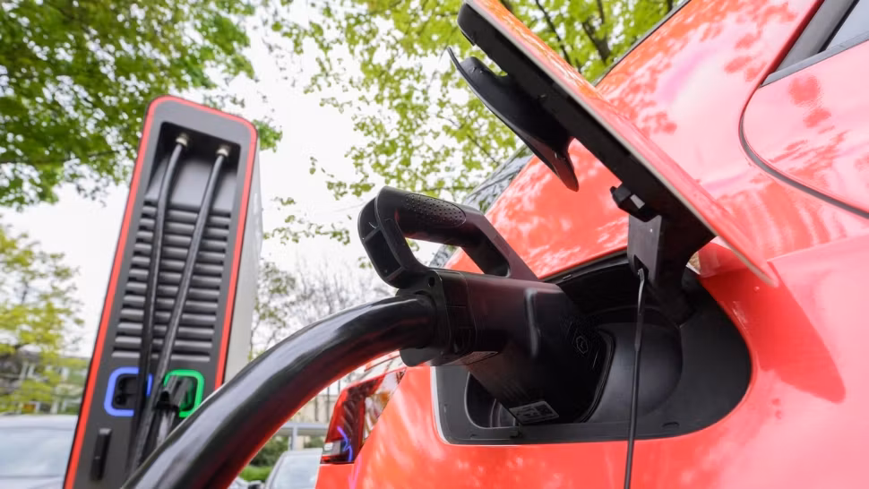 Românii au prins gustul mașinilor electrice. Creștere cu 400% a vânzărilor în primele trei luni din 2022