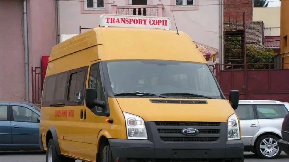 Primăria datoare la lăutari NU MAI VINDE microbuzele. Scandalul a ajuns la Min. Educației