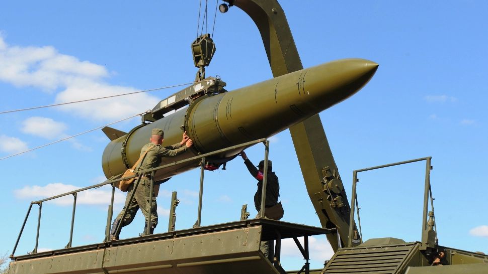 Belarusul se înarmează. A cumpărat din Rusia sisteme antiaeriene S-400 şi rachete Iskander