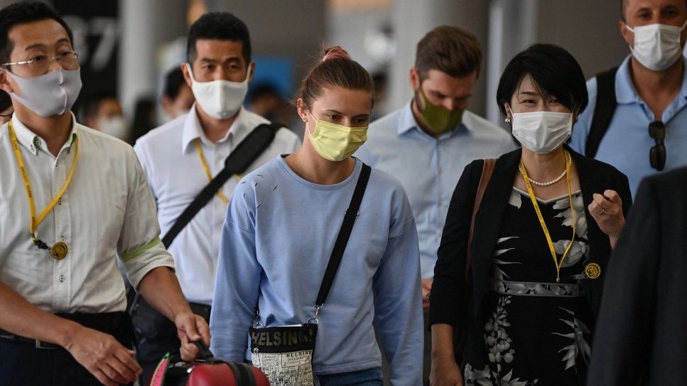 Măștile de protecție NU vor mai fi obligatorii în avion 