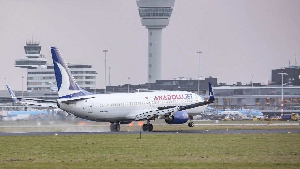 Zbor oprit chiar înainte de decolare, după ce pasagerii au primit fotografii cu un avion prăbușit