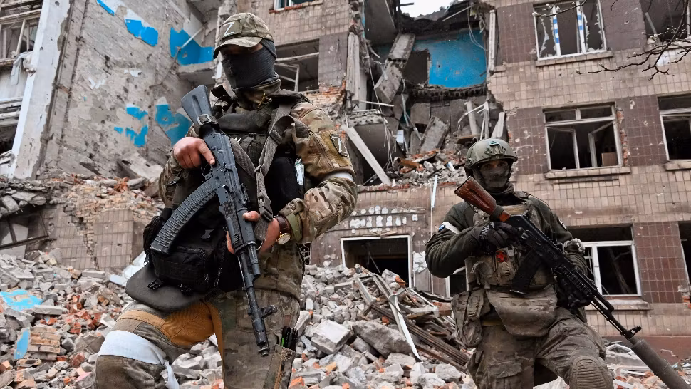 General rus amenințat cu moartea de soldații săi: „Era să ne împuşcăm unii pe alţii”