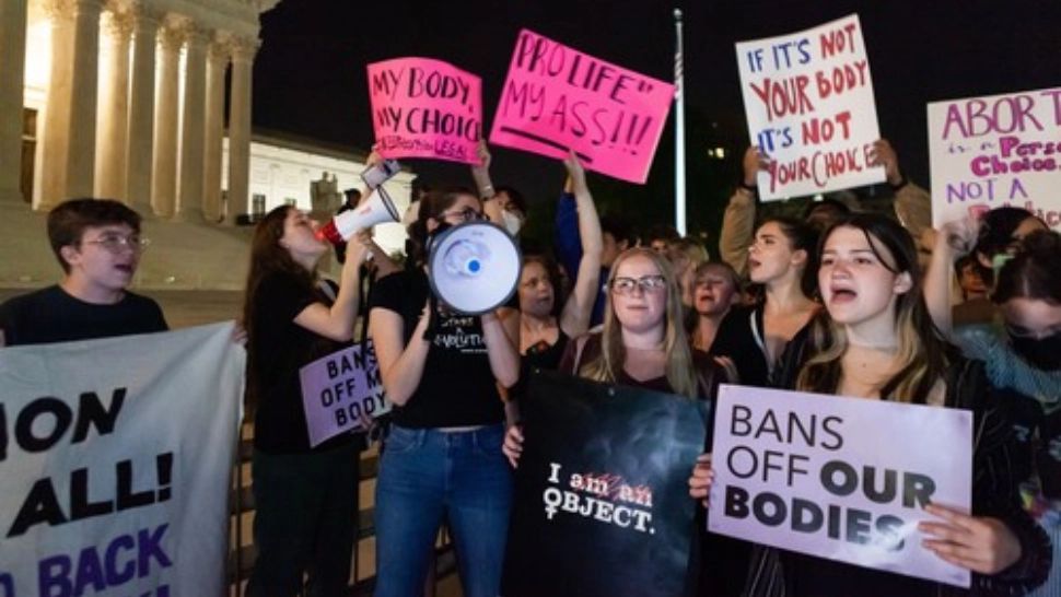Scandal de proporții în Statele Unite. Curtea Supremă, suspectată că ar pregăti anularea DREPTULUI la AVORT