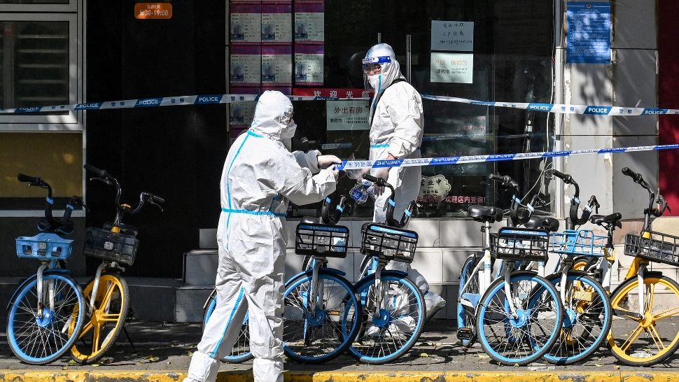 Situație disperată în China. Beijingul închide zeci de stații de metrou, deși a raportat doar 51 de cazuri noi în 24 de ore