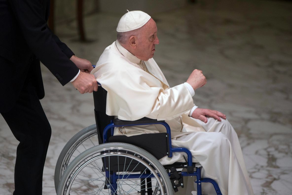 Vaticanul anunță că starea de sănătate a Papei Francisc s-a înrăutățit semnificativ. Medicii au reluat ventilația mecanică