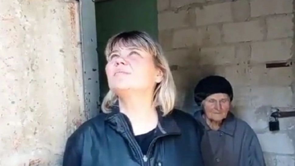 Momente de groază în Severodonețk. O bombă a explodat în direct, în timpul unui interviu - VIDEO