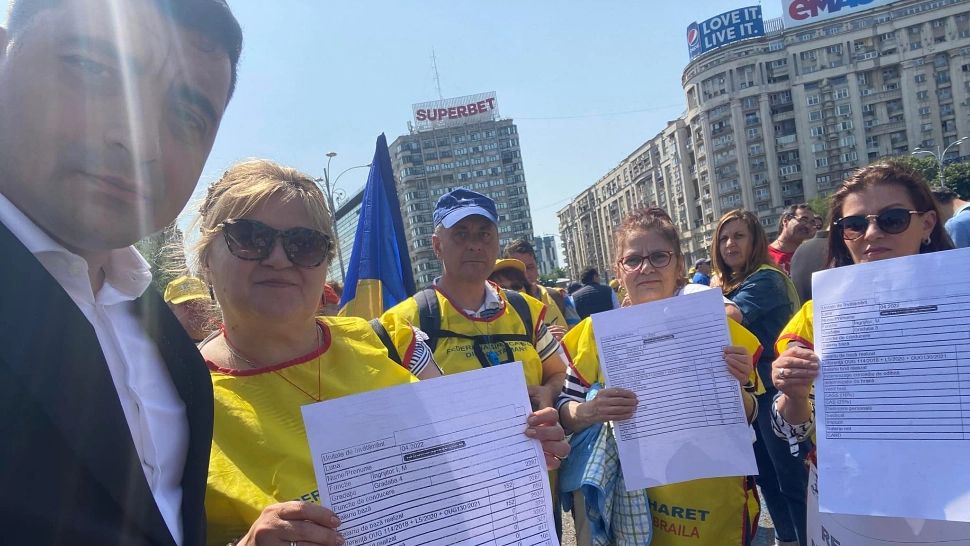 Liderul AUR, dat afară de la protestul profesorilor din Piața Victoriei. George Simion susține contrariul