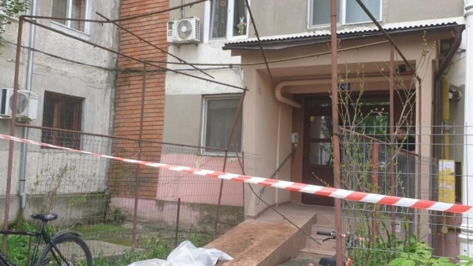 O femeie s-a aruncat, cu cei doi copii, de la etajul 10. Toți 3 au murit. Drama unei FAMILII destrămate