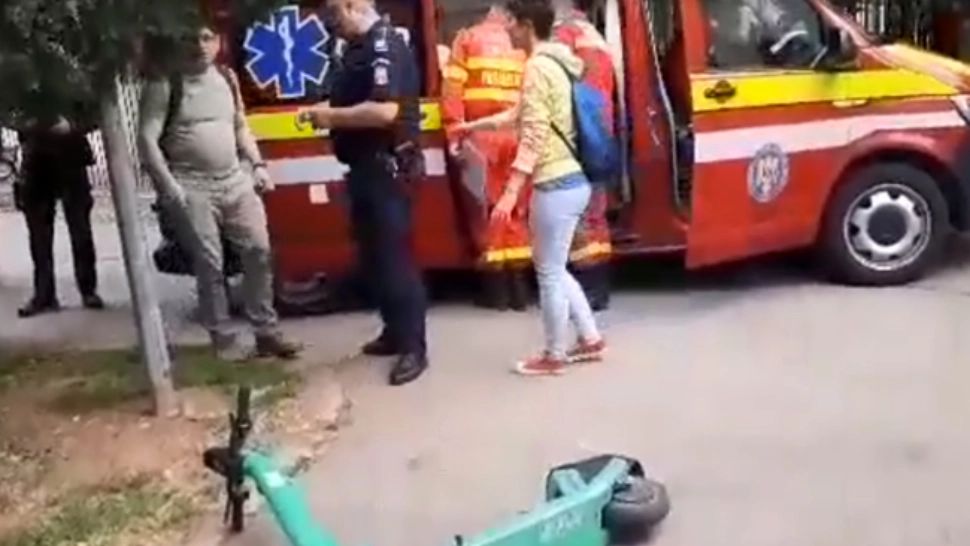 Accident grav în județul Prahova! Adolescent de 15 ani lovit de o mașină în timp ce mergea cu trotineta electrică