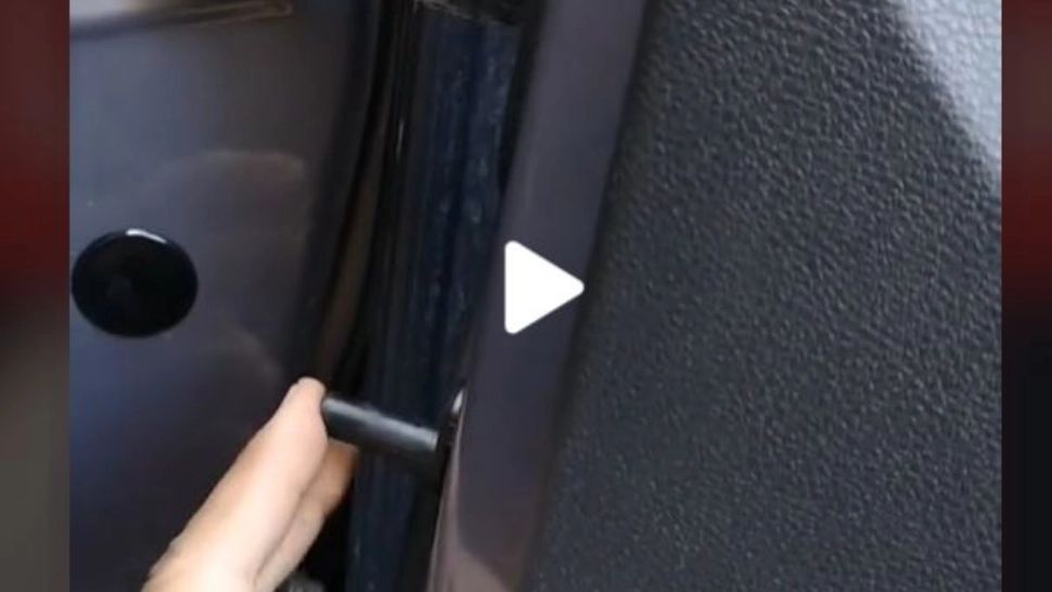VIDEO – Unele modele de mașini au acest buton secret în interiorul ușii – La ce folosește