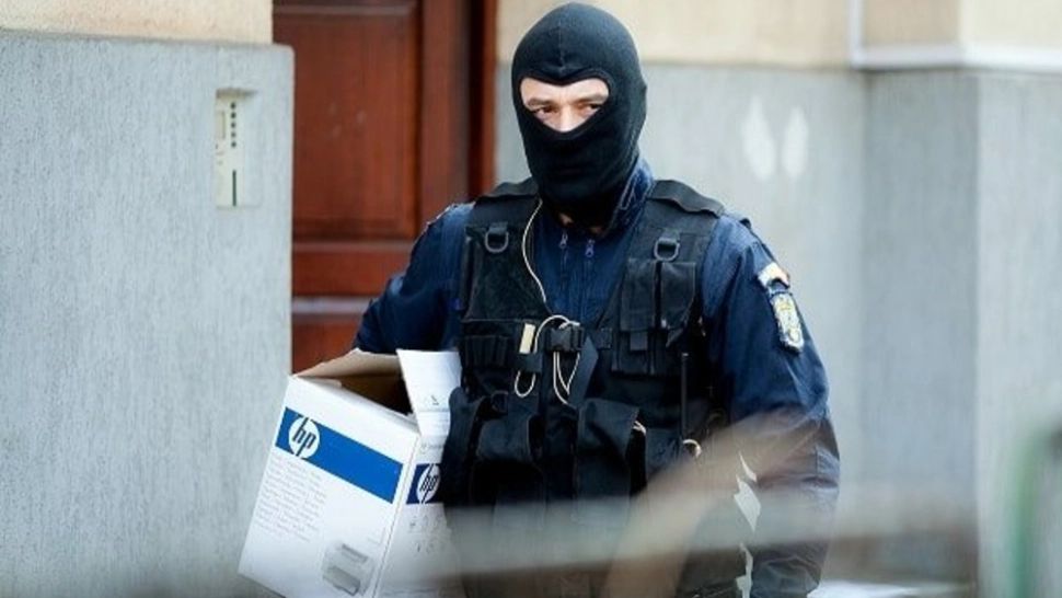 Percheziții în Bacău, într-un dosar de vaccinare „la chiuvetă” anti-COVID: ce au descoperit oamenii legii