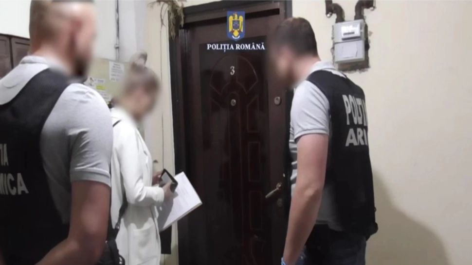 Percheziții de amploare în spitale și cabinete medicale într-un dosar penal de înșelăciune, fals și uz de fals - VIDEO