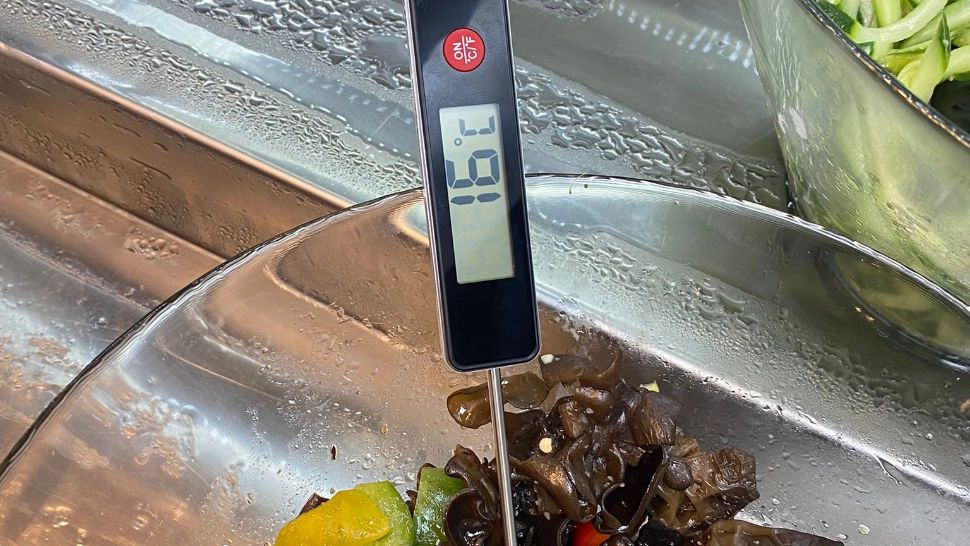 CONTROALE la sânge la operatorii economici dintr-un mare mall din Capitală! MĂSURI drastice - FOTO&VIDEO