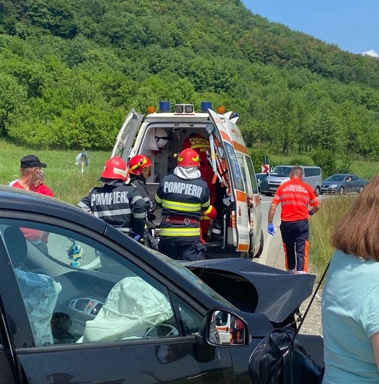 Accident cu 5 victime în Bistriţa-Năsăud. A fost solicitat elicopterul SMURD - FOTO