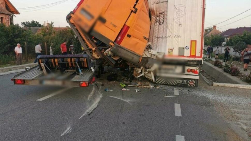 Accident în Dolj: 2 morți și 4 răniți, între care un copil. Impact violent cu un TIR. Victimele, cetățeni bulgari