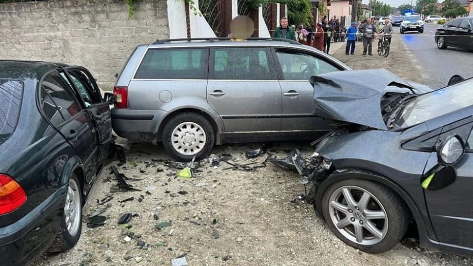 Carambol cu 3 mașini în Teleorman: 3 persoane au fost rănite - FOTO