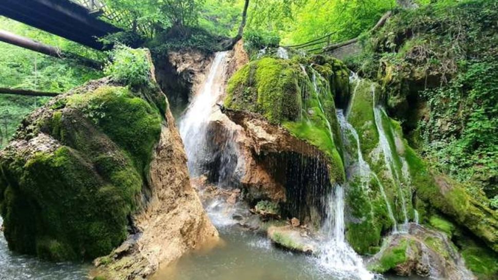 Cascada Bigăr, căutată de turiști și după prăbușire