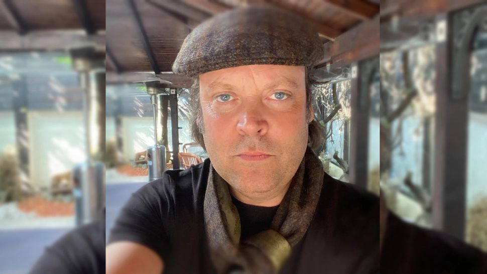 Celebru jurnalist britanic, prădat de hoți în Timișoara - I-au fost furate toate înregistrările 