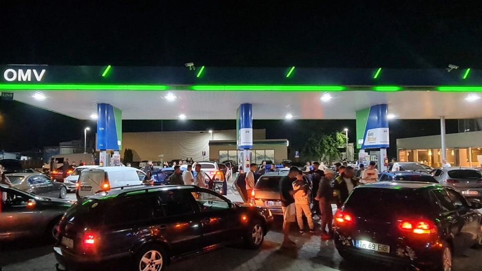 Protestul carburanților continuă. Sute de mașini au blocat benzinăriile ore întregi - VIDEO&FOTO