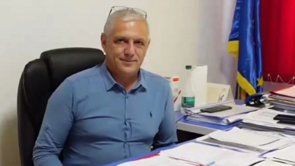 Primarul care voia sex cu nepoata a fost lăsat liber - Ce nu are voie să facă timp de 2 luni