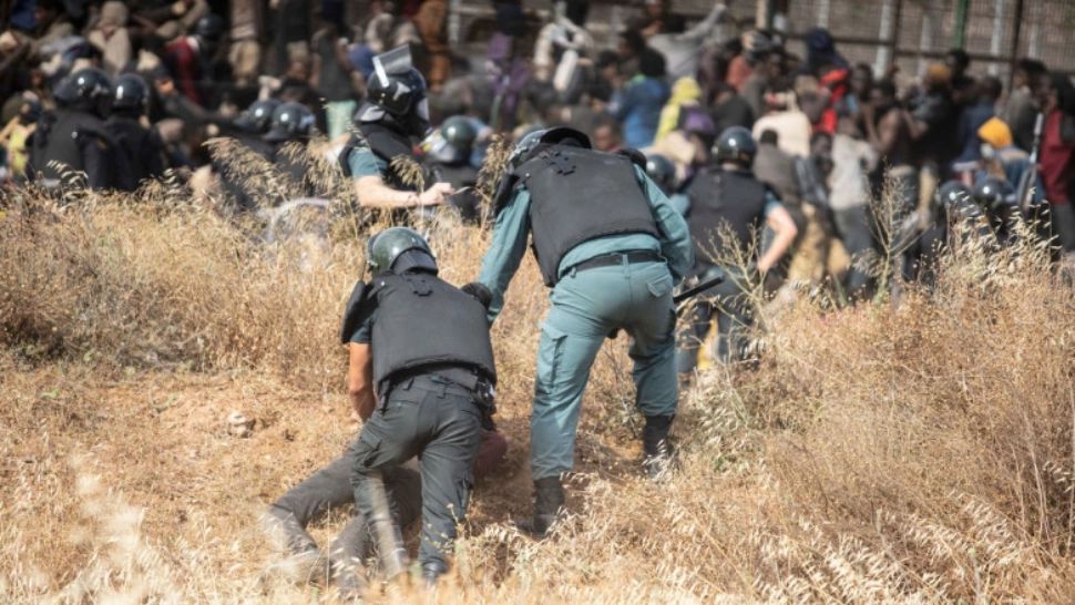 5 migranţi au murit și alți 76 sunt răniţi, după ce au forțat intrarea în enclava Melilla