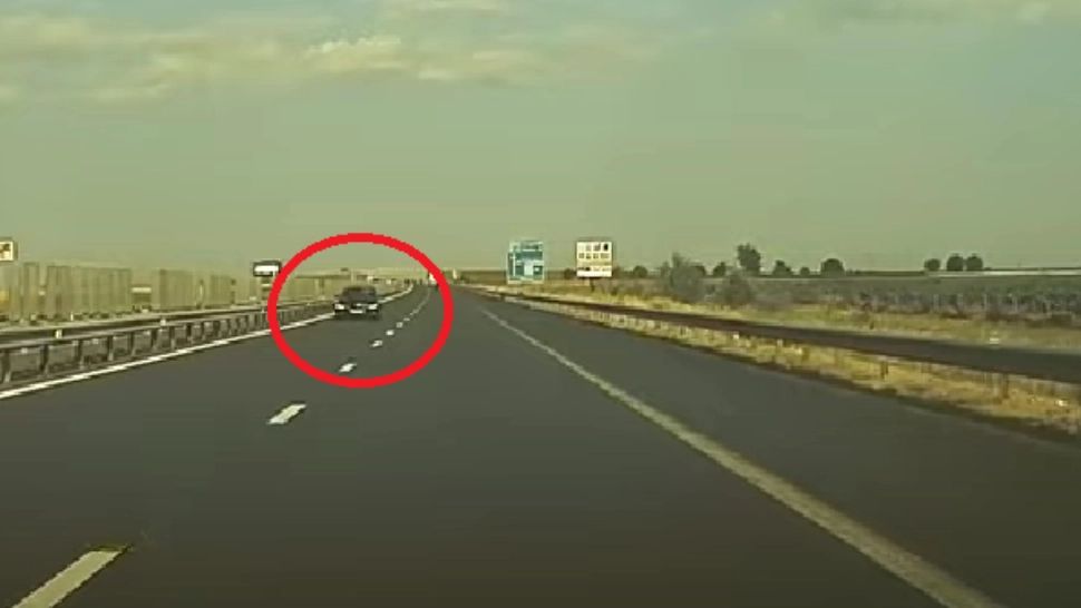 Inconștiență la volan: șofer, surprins pe contrasens pe autostradă. Poliția a luat măsuri - VIDEO