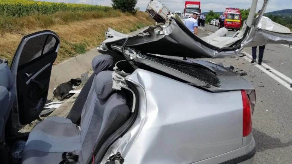 Accident grav, în jud. Vaslui: un mort, după impactul violent cu un TIR. Acul vitezometrului, blocat la o viteză ireală! 