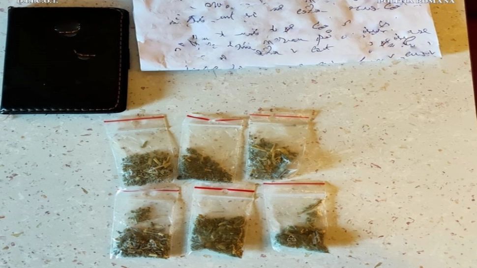 Percheziții de amploare la traficanții de droguri din mai multe județe. Opt persoane, reţinute de DIICOT