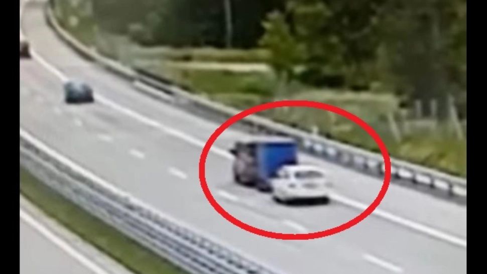Accident cumplit în Cehia - 3 români au murit - Impact violent, pasagerii au fost aruncați în aer - VIDEO