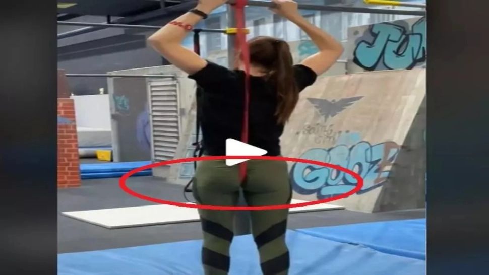 VIDEO – Accident rușinos la sala de sport – Ce a pățit o tânăra atunci când încerca un exercițiu nou, în văzul tuturor