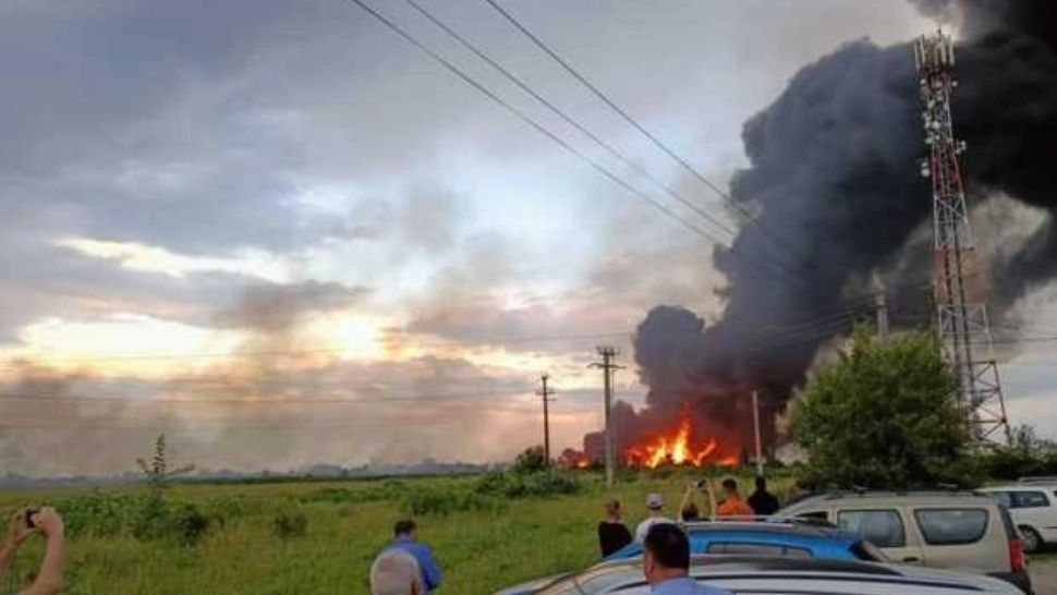 Incendiu de proporții în Argeș. Pericol chimic, NOR TOXIC - a fost emis mesaj RO Alert. Mai multe focare, încă active - FOTO/VIDEO