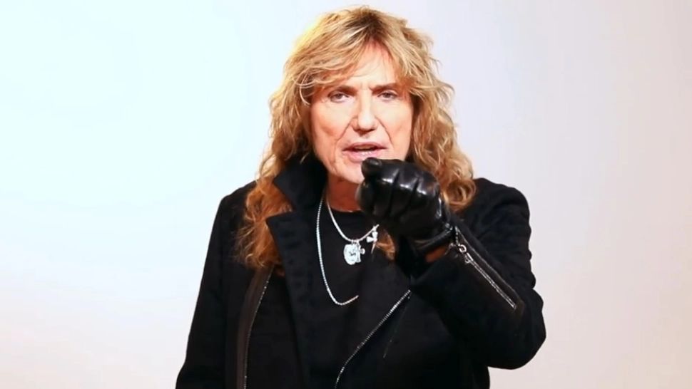 Liderul formației Whitesnake trimite un mesaj video publicului din România 