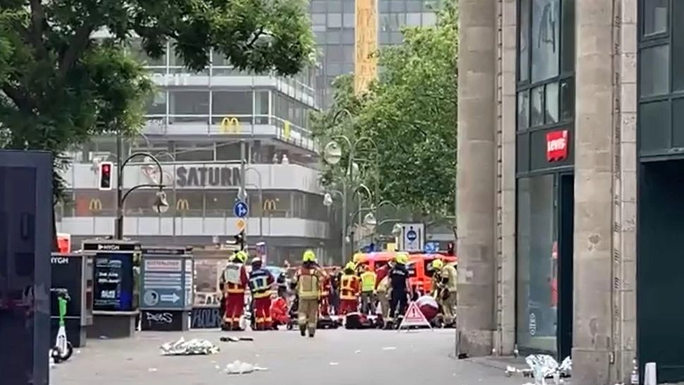 O mașină a intrat în plin într-o mulțime de oameni, la Berlin - Cel puțin o persoană a murit, zeci de răniți