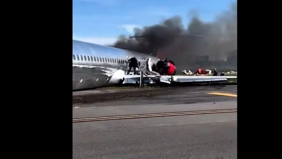 Avion prăbușit - 126 de pasageri se aflau la bord. VIDEO cu momentul impactului