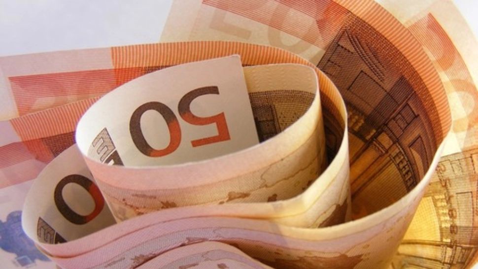 Euro, cea mai mică paritate în raport cu dolarul din ultimii 20 de ani. Cele 2 valute sunt aproape egale