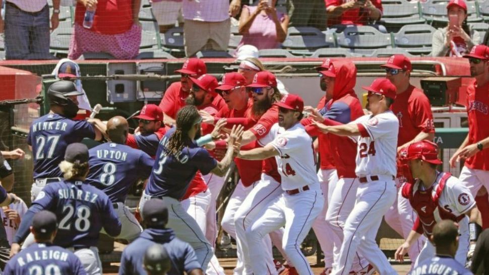 Bătaie la un meci de baseball. Mai mulți jucători și antrenori au fost excluși - VIDEO