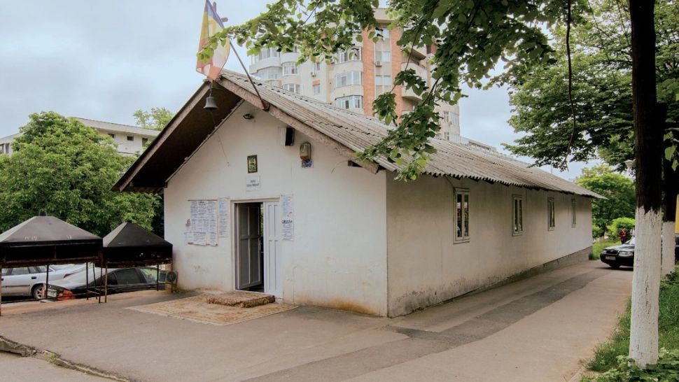 PROTEST cu zeci de preoți și peste 150 de credincioși împotriva demolării bisericuței „de pe trotuar” din Constanța