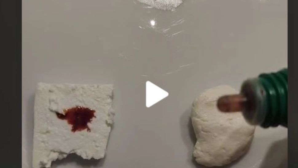 VIDEO – Cum îți dai seama dacă brânza din comerț are amidon adăugat pentru a trage mai mult la cântar – Încearcă și tu acasă