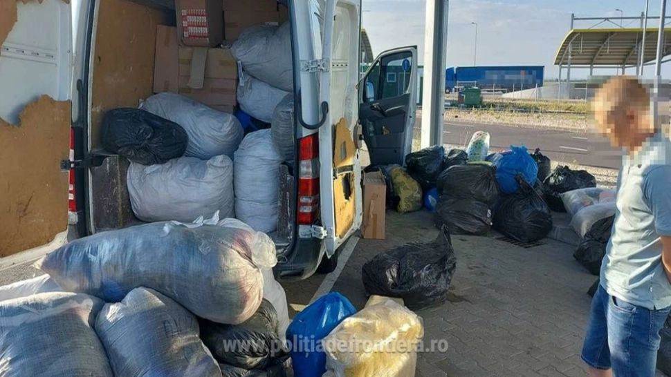 Peste 30.000 de pachete cu ţigări de contrabandă, găsite într-un microbuz cu produse umanitare pentru ucraineni