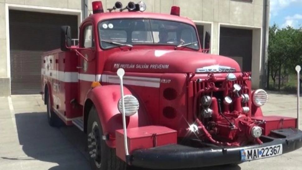 Cum arată cea mai veche maşină de pompieri din România, construită în 1968. "Funcţionează şi în ziua de astăzi"