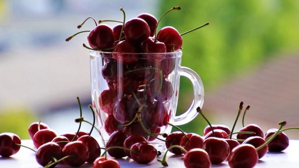Ce se întâmplă dacă înghiţiţi sâmburi de cireşe. Sunt extrem de toxici