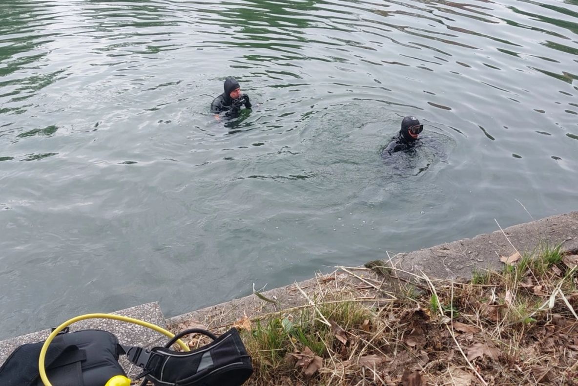 Trupul neînsuflețit al unei femei, găsit în râul Dâmbovița. Poliția a intrat în alertă