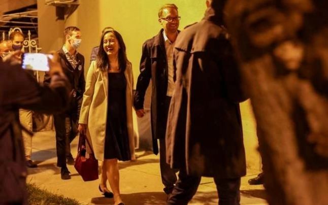 Dominic Fritz a dezvăluit veniturile soţiei: pentru ce încasează lunar 11.000 de dolari 