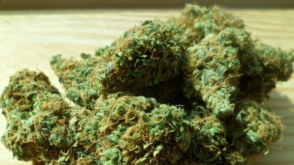 Polițist de la Crimă organizată, prins când vindea DROGURI pe stradă