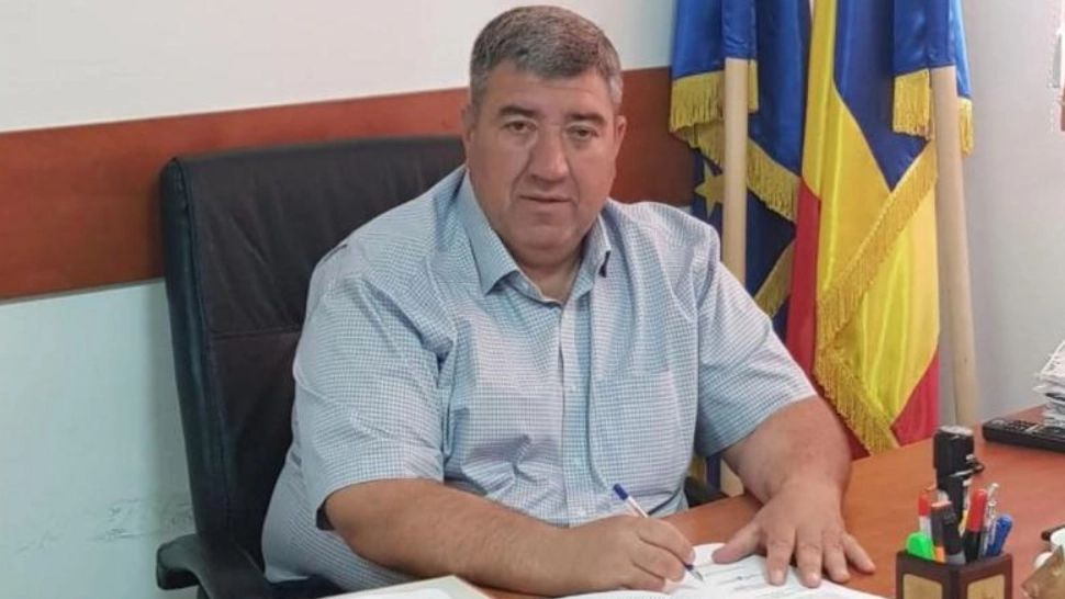 Primarul din Ștefăneștii de Jos, trimis în judecată pentru violarea unei fete de 13 ani, care a născut un copil - Detalii șoc din dosar