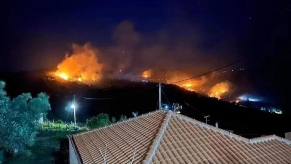 Incendiu uriaș în Grecia, pe a 2-a cea mai mare insulă, o localitate evacuată